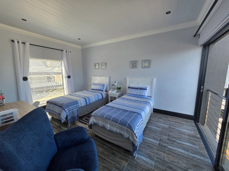 2 Bedroom Property for Sale in Outeniquasbosch Western Cape